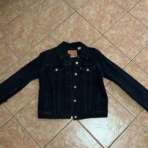 Women’s Levi denim jacket